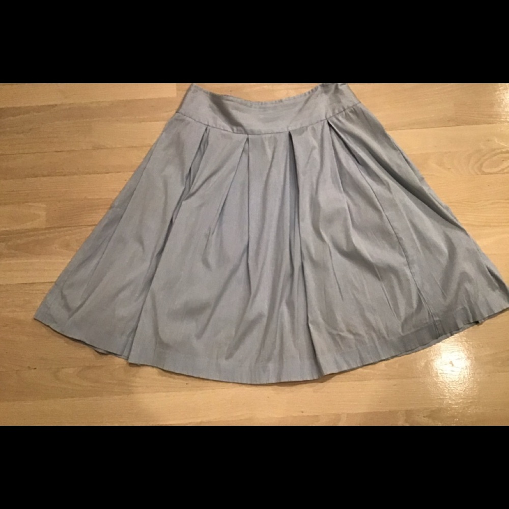 Theory Skirt. Size 6. Side zipper